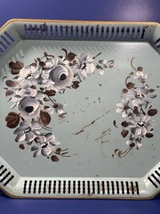 Vintage Hand‑Painted Metal Tray – Nashco – Light Blue Delicate Floral Design
