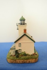 Harbour Lights Horton Point, NY. Mint in box with a COA.