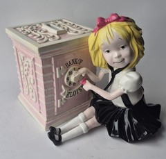 DEPT 56 THE STORYBOOK COLLECTION 2001 CLASSIC ELOISE BANK PINK & MOVIE . . .READ