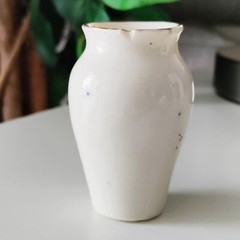 Antique Cambridge Coat of Arms Mini Vase – United Kingdom WH Goss Porcelain 2.5″
