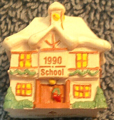 1990 HALLMARK KEEPSAKE MINIATURE ORNAMENT – OLD ENGLISH VILLAGE – SCHOOL IN BOX