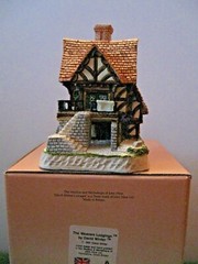 David Winter Cottages The Weavers Lodgings In excellent condition, boxed.