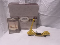Hallmark Kiddie Car Classic 1937 Steelcraft Streamline Scooter QHG6301