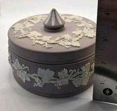 Round Lid Lilac Wedgewood Jasperware Jewelry Trinket Box Grapevine Bas Reliefs