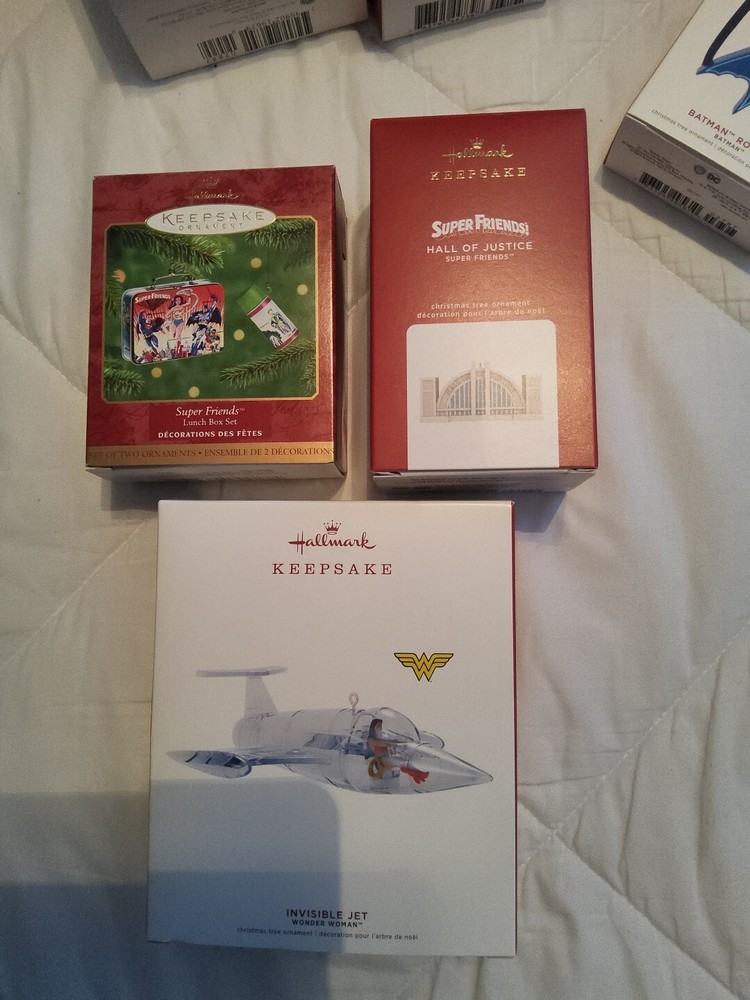 Hallmark SuperFriends Hall of Justice/ Lunch Box Set/ Wonderwoman Invisible Jet