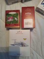 Hallmark SuperFriends Hall of Justice/ Lunch Box Set/ Wonderwoman Invisible Jet