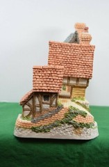 David Winter Cottages Arches Thrice. In original box. Signed by David Winter