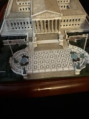 Danbury Mint The U.S. Supreme Court Deluxe Sculpture Washington D.C. Wood Base