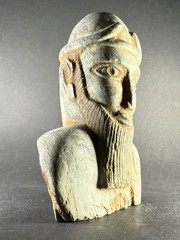 STUNNING ANCIENT N-EASTERN STONE STATUE FRAGMENT DEPICTING KING / RULER C 2500BC