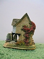 Lilliput Lane Pillar Cottage Hawksheak Mint in box with a deed. L2601