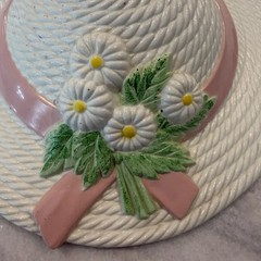 Vtg Burwood Hanging Straw Hat Wall Pocket Daisies Made In USA Baby Nursery Decor
