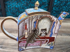 VTG Enameled Miniature Teapot Cat Looking in Mirror Unbranded Blue WHIMSICAL