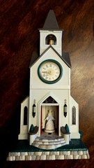 Avon Christmas 2000 Angel Music Clock Light Stained Glass Church/ For Parts