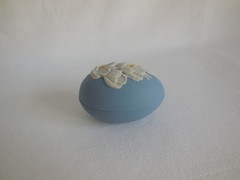 Wedgwood Tricolor White & Yellow On Blue Jasperware 2.75″ Crocus Flower Egg Box