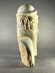 STUNNING ANCIENT N-EASTERN STONE STATUE FRAGMENT DEPICTING KING / RULER C 2500BC