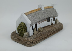 Lilliput Lane “Burns Cottage”, Hand Made Cumbria, United Kingdom.