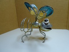 GOLD COLOR METARL ART BUMBLE BEE HANGING GARDEN 5.25″ X 4.5″ FIGURE UNBRANDED