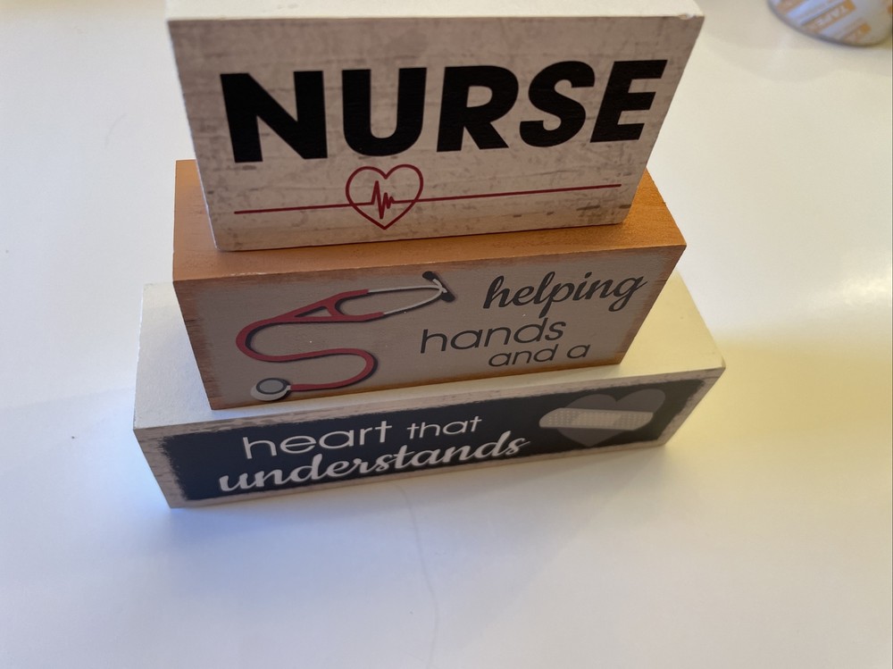 GANZ Block Sign NURSE helping hands and a heart that understands 6 3/4 x7 NEW