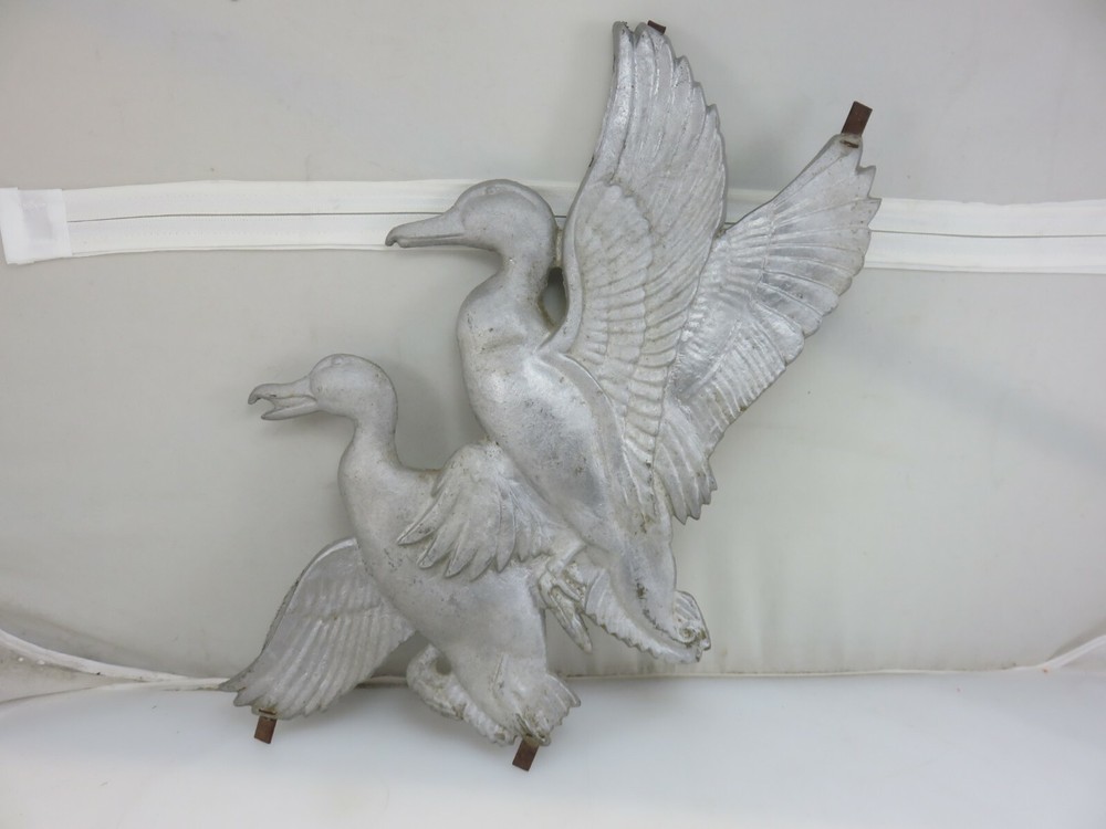 Unbranded Aluminum Metal DUCKS Plaque Wall Hanging Vintage