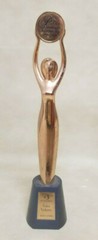 AVON AWARD TROPHY PRESIDENTS RECOGNITION #3 In DISTRICT SALES VOLUME 2003-2004