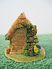 Lilliput Lane Cottage Cockleshells Mint in its original box. L2088