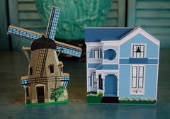 Lot/14 Sheila’s Collectibles 1990’s Wooden Houses Lighthouses Drugstore & More