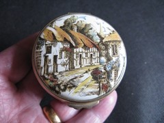 HERITAGE STAFFORD ENAMELS PILL BOX – QUAINT ENGLISH VILLAGE SCENE