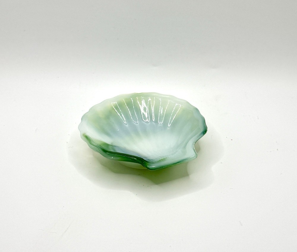 Akro Agate Slag Glass Scallop Shell Trinket Dish Green White Swirl USA, marked