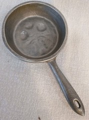 2 Vtg Cast Aluminum Skillets Wall Hangings Fruit Design Rustic French Country
