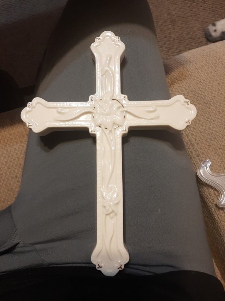 Lenox Classic Lily Cross With Gold Trim * 8.75″ X 6.5″