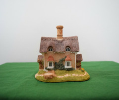 Lilliput Lane Home Sweet Home. In excellent condition, boxed.