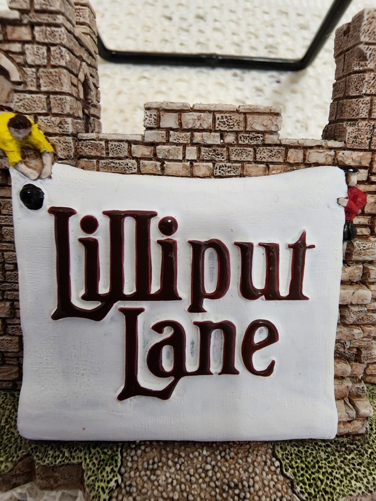 LILLIPUT LANE GULLIVER’S GATE WITH BOX AND DEED-HANDMADE IN UNITED KINGDOM 