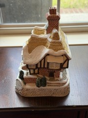 David Winter Dickens Christmas Miss Belle’s Cottage – Holiday Great Britain