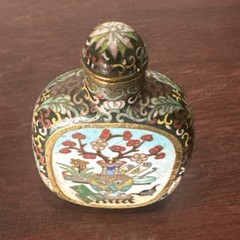 A stunning 19th Century Chinese cloisonne snuff bottle 276