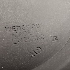 WEDGWOOD Black Jasperware 5″ Round Grapevine TRINKET BOX England UK Grape Leaf