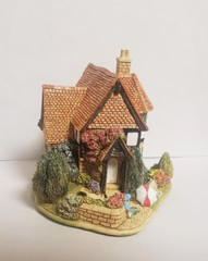 Lilliput Lane Cottages Little Raindrop Mint in its original box with deed. L2688