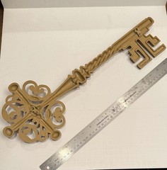 Vintage 1970 Golden KEY Wall Decor Sexton USA 19”