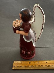 TOLE PAINTED MAUVE WOOD ANGEL HOLDING FLOWER POT SIGNED MILLIE 1987 VITNAGE