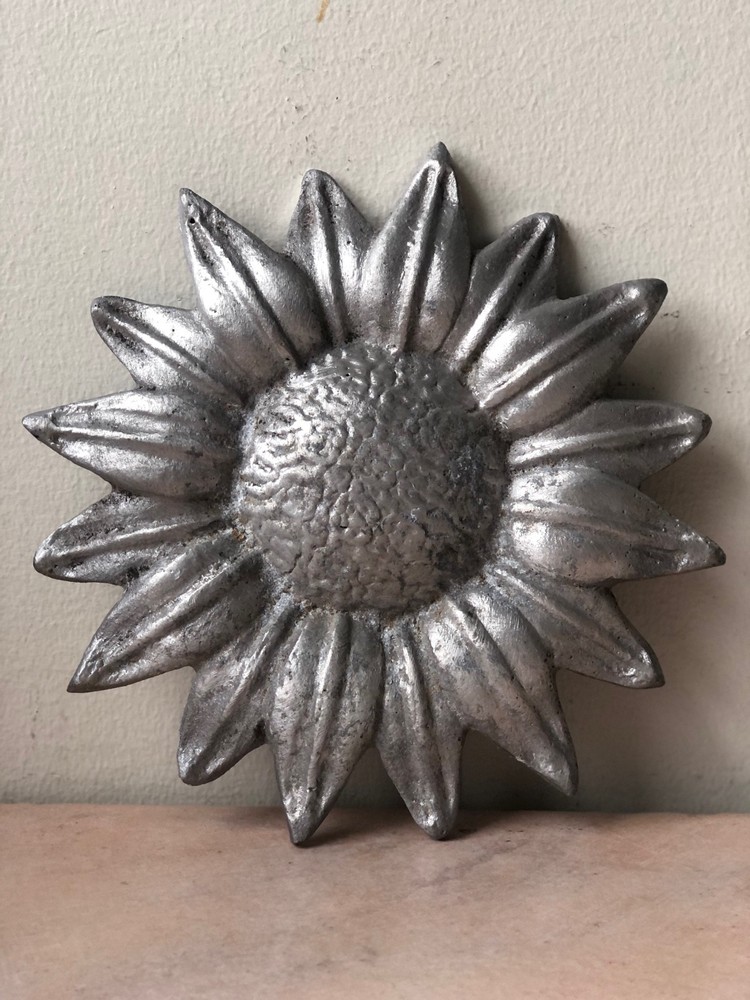 Lovely Vintage or Antique Sunflower Rosette – Cast Metal, architectural salvage