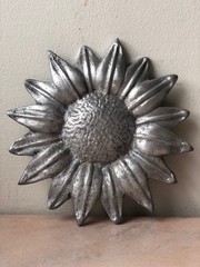 Lovely Vintage or Antique Sunflower Rosette – Cast Metal, architectural salvage