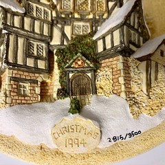 David Winter The Scrooge Family Home Plaque Handmade Great Britain Christmas