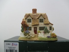 Lilliput Lane Pargeter’s Cottage Mint in original box with deed. L2865
