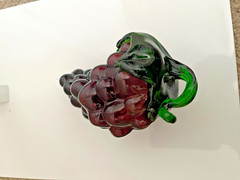 VTG HAND BLOWN ART GLASS GRAPE CLUSTER PURPLE & GREEN WINE THEME 6.5″ X 4″