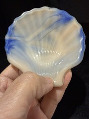 4-AKRO AGATE SLAG GLASS CLAM SHELL TRINKET DISHES IN FOUR DIFFERENT COLORS