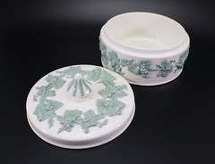 Wedgwood COVERED CANDY BOX Celadon Green on Cream Grapevine England Vintage