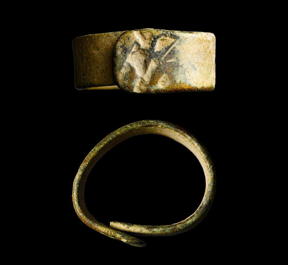 Ancient Near Eastern Bronze Animal Signet Ring Boar Motif Size 4.5 Authentic