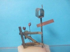 DEMOTT SIGNED 6″ ROCK SCULPTURE ON QUARTZ/ONYX MAILBOX ON FENCE ROSES FLOWERS