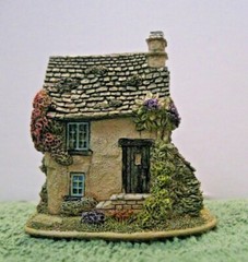 Lilliput Lane Pillar Cottage Hawksheak Mint in box with a deed. L2601