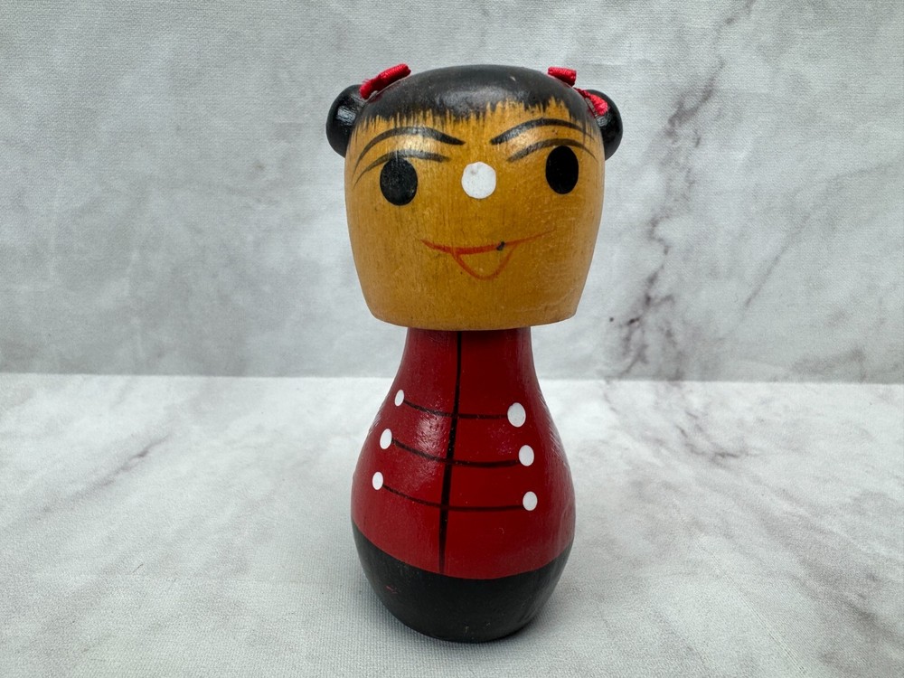 Vintage Kokeshi Wooden Bobblehead Doll Nodder Hand Painted 3 1/2″ Tall