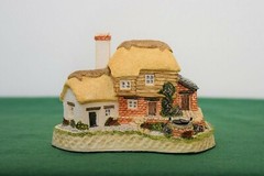 David Winter Birthstone Wishing Well December.